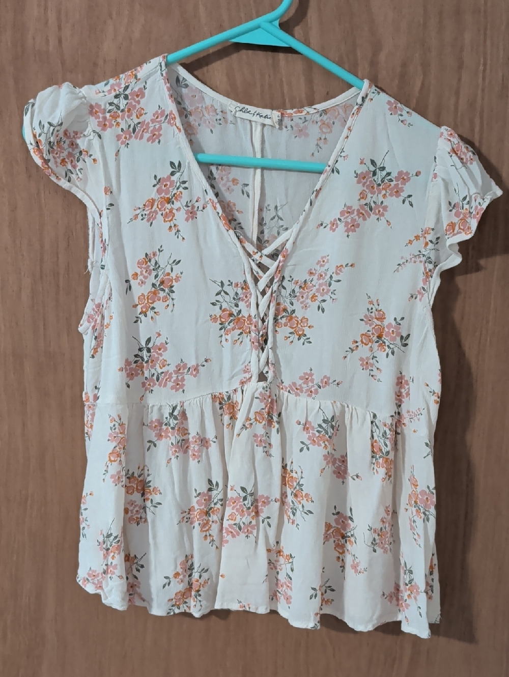 Chloe & Katie White Floral Lace-Up Peplum Top